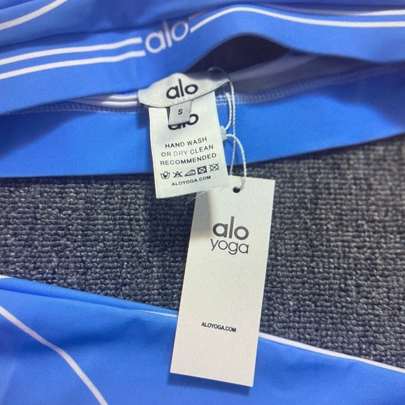 ALO Yoga Bright Blue Seamless Sports Bra & Leggings Set - Picture 5 of 5